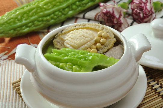 涼瓜黃豆燉鮮鮑湯