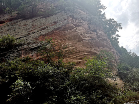 甘泉雨岔峡谷岩石