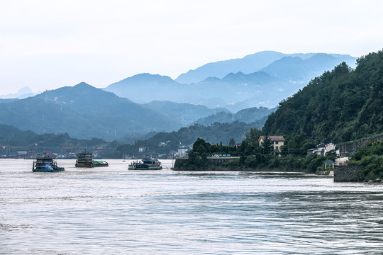 三峡山水人家摄影图