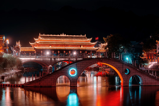 湘西凤凰古城沱江夜景