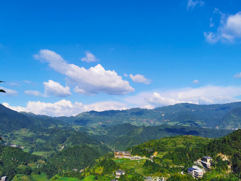 山脊民居楼房