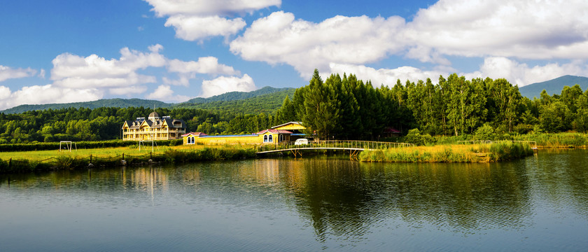 蓝天远山风景