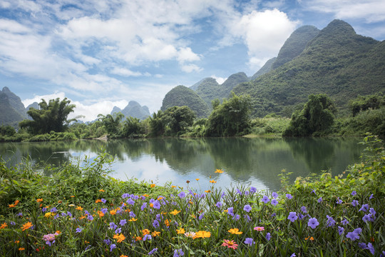 桂林山水阳朔遇龙河风光