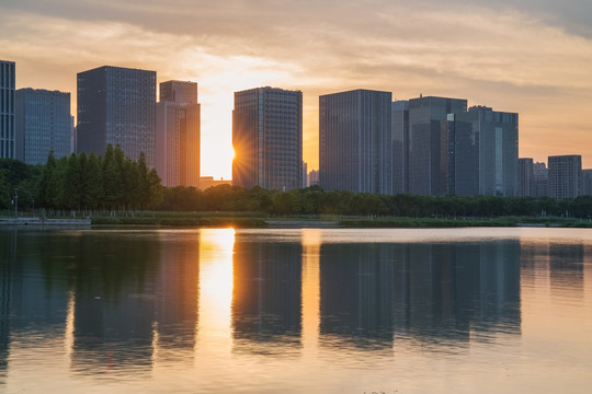 中国无锡太湖风光和城市天际线