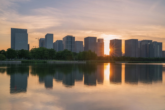 中国无锡太湖风光和城市天际线