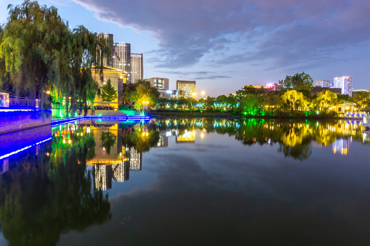 盐城聚龙湖公园夜景