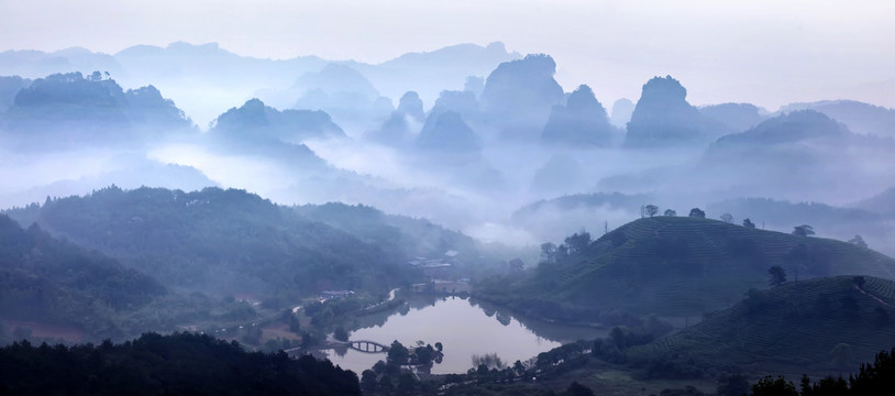 云雾缭绕三才峰