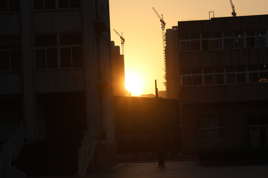 城市夕阳