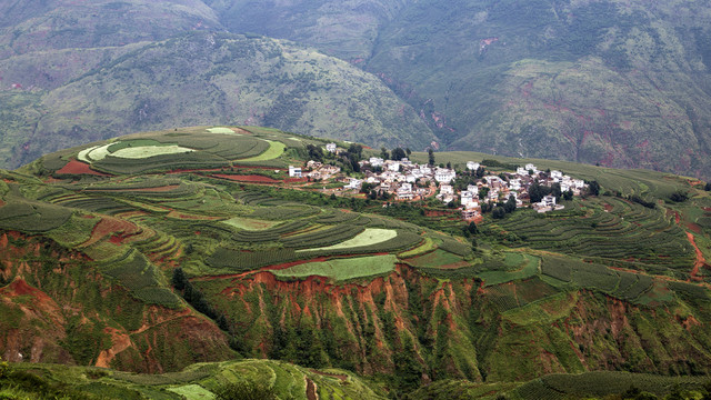 东川红土地