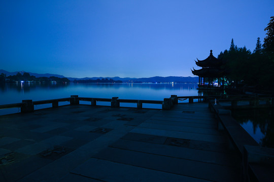 夜西湖