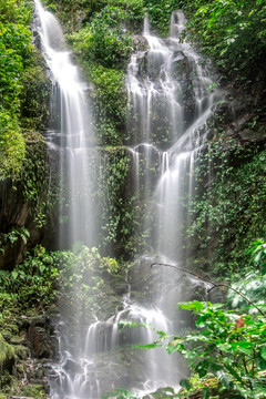 瑞丽莫里瀑布景区