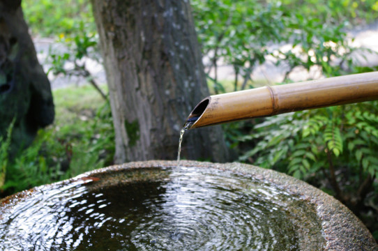 竹筒滴水