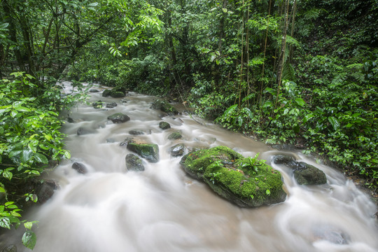 瑞丽莫里瀑布景区