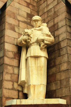 天津抗震纪念碑雕塑