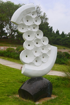 青岛雕塑园花园花瓣雕塑