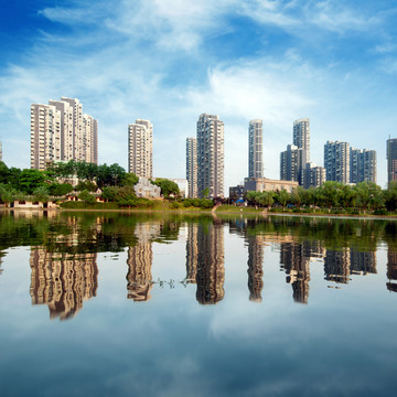 湖边的高层住宅