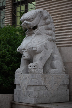银行门前石头狮子