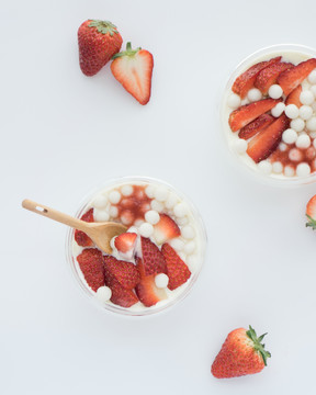 草莓小丸子厚酸奶