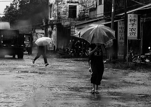 下雨