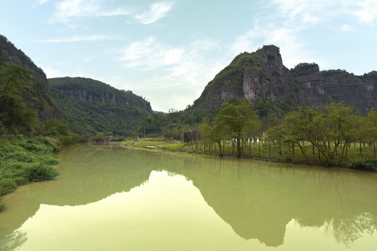 新昌穿岩十九峰景区风光