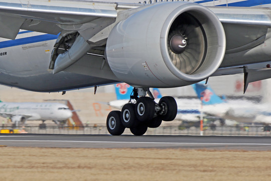 波音B777飞机着陆瞬间