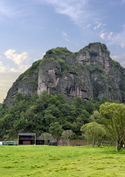 新昌穿岩十九峰景区风光