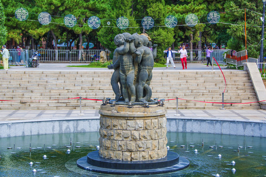 沈阳中山公园儿童群雕塑俯视图