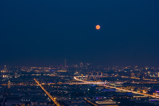 苏州东方之门月出夜景