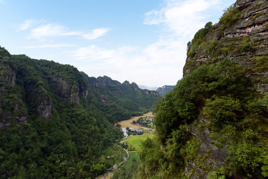 新昌穿岩十九峰景区的千丈幽谷