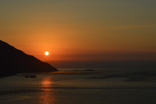 海上日出