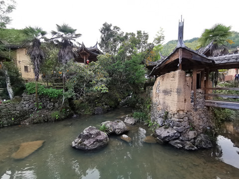 龙潭里村