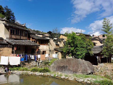 龙潭里村