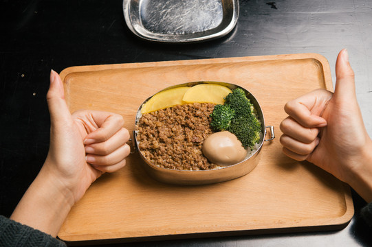 鹵肉飯
