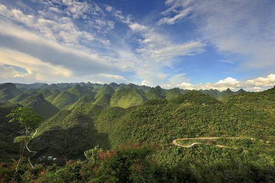 扶贫山路