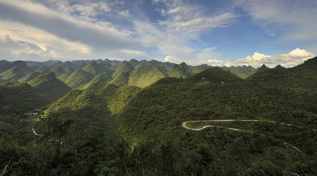 扶贫山路