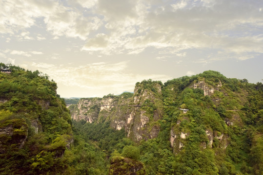 浙江新昌穿岩十九峰风景区风光