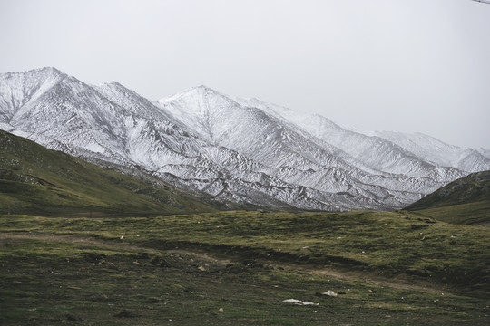 雪山脚下