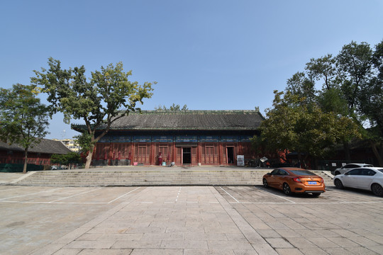 北京报国寺大殿