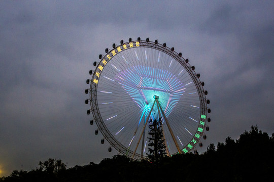 摩天轮灯光效果渝乐小镇夜景