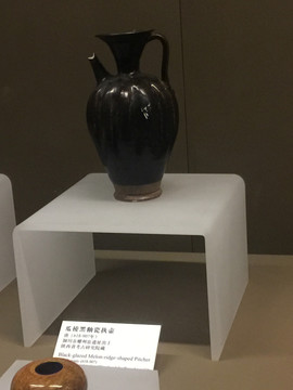 瓜棱黑釉瓷执壶