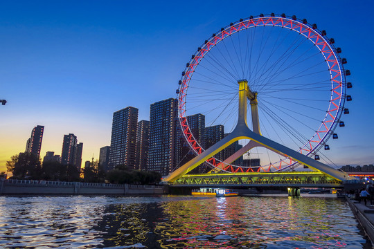 天津海河摩天轮夜景