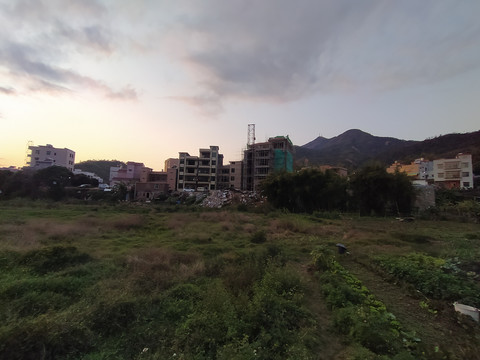 夕阳下的田野