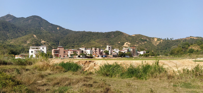 山谷的山村