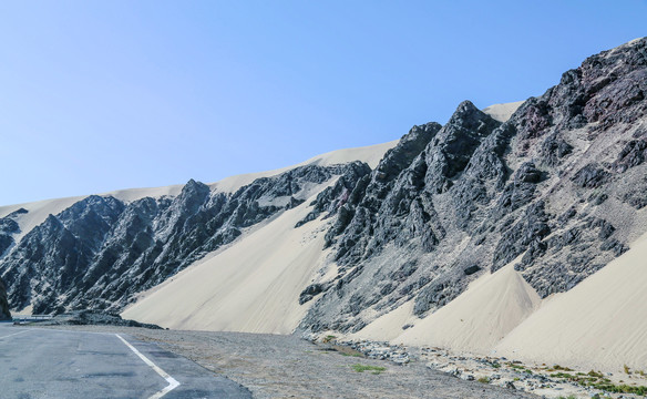 远山山峰