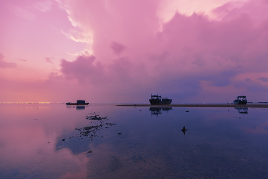 暴雨后海边