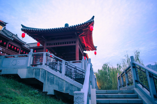 洛阳铜驼暮雨夜景