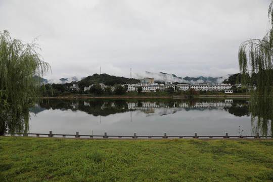 雨后乡村