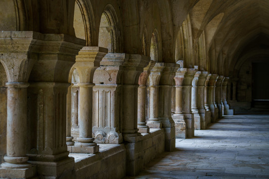 法国古老的中世纪修道院建筑