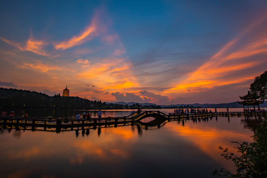 雷峰夕照