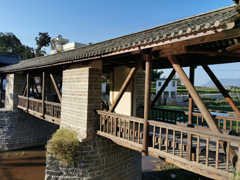 中式古建风雨桥长廊历史文物保护